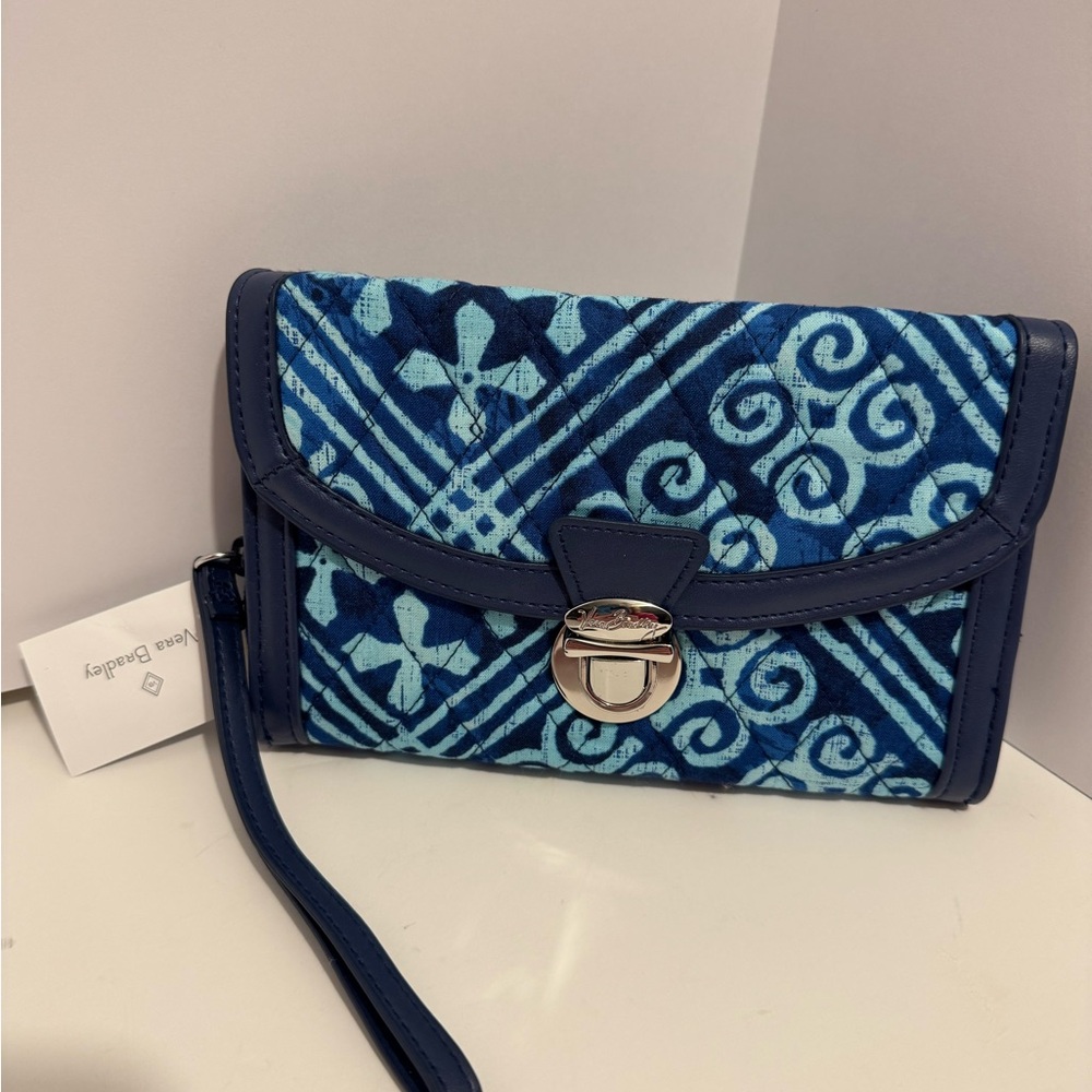 Vera Bradley's ULTIMATE WRISTLET in CUBAN TILES Pattern, Navy, Blue